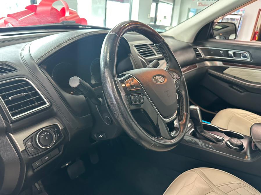 2017 Ford Explorer Platinum 4WD photo