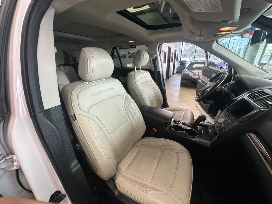 2017 Ford Explorer Platinum 4WD photo