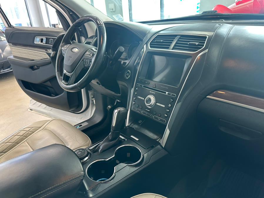2017 Ford Explorer Platinum 4WD photo