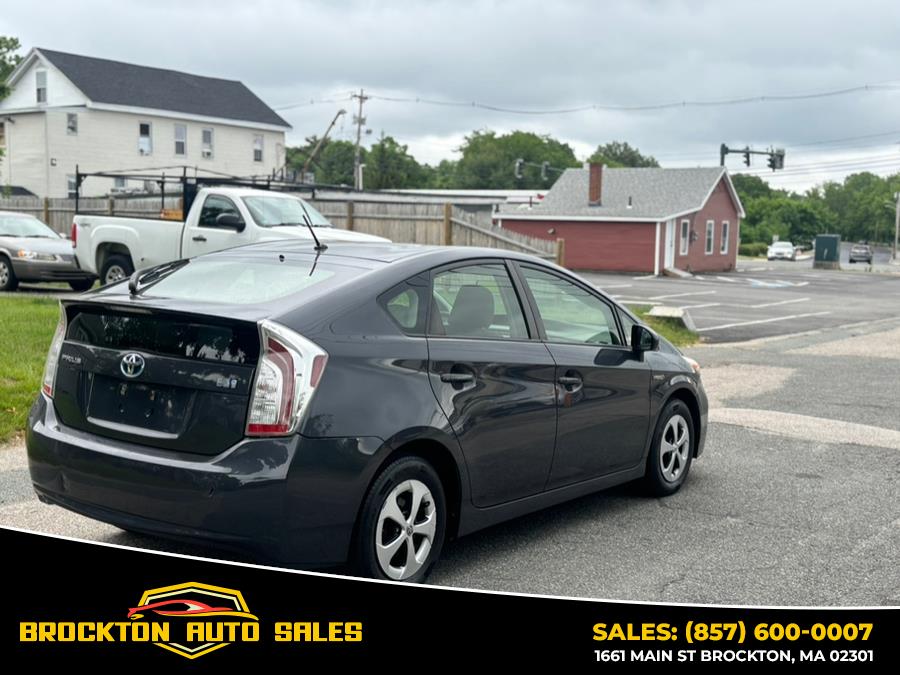 2013 Toyota Prius One photo