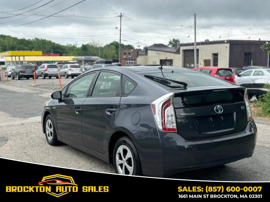 2013 Toyota Prius One photo