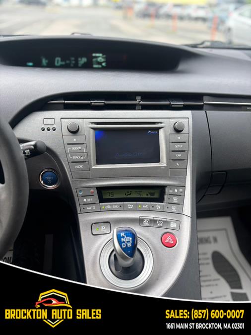 2013 Toyota Prius One photo