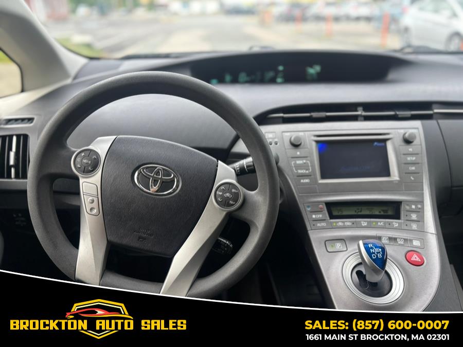 2013 Toyota Prius One photo
