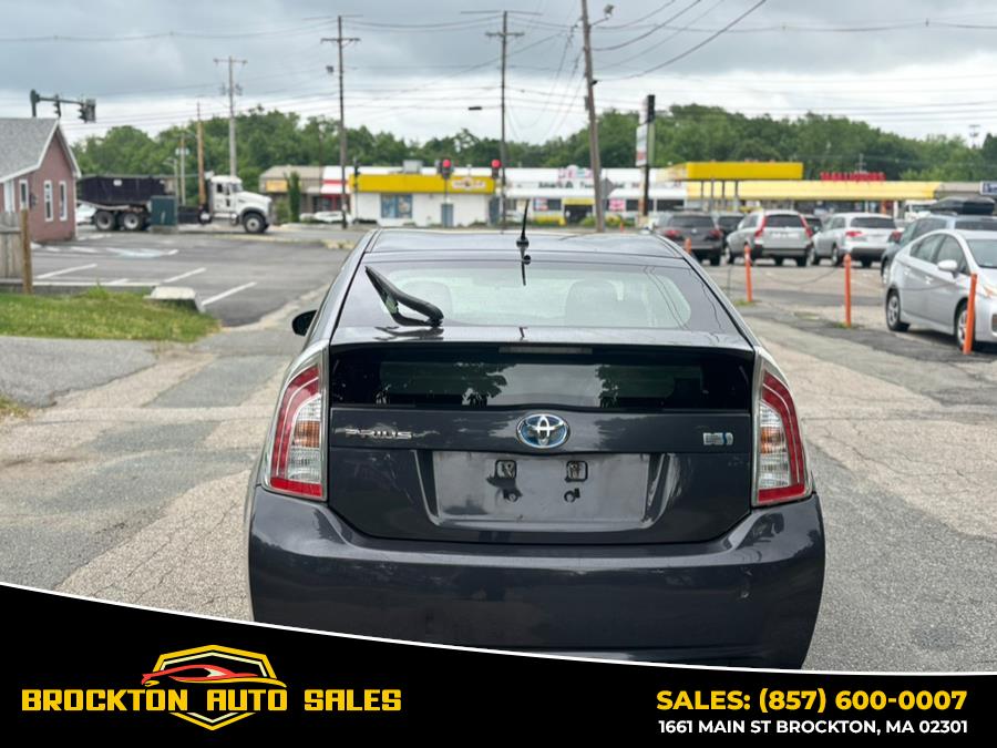 2013 Toyota Prius One photo