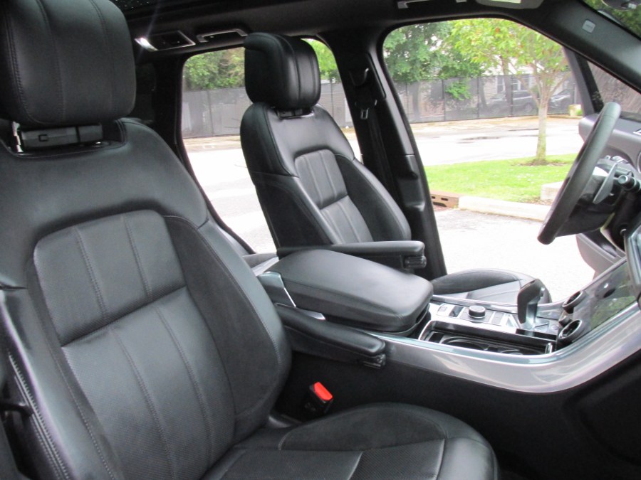 2022 Land Rover Range Rover Sport Turbo i6 MHEV HST photo