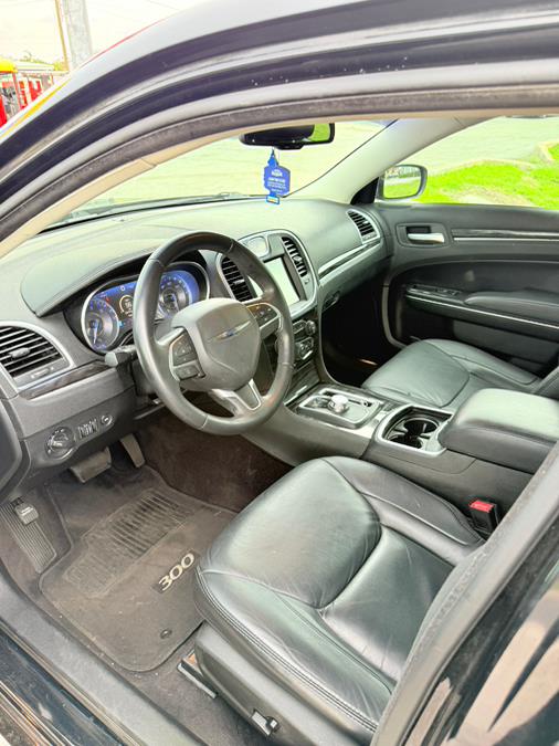 2016 Chrysler 300 4dr Sdn Limited RWD photo