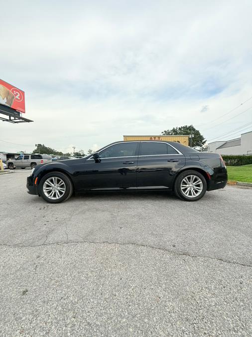 2016 Chrysler 300 4dr Sdn Limited RWD photo