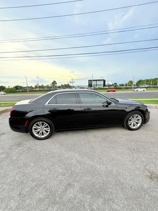 2016 Chrysler 300 4dr Sdn Limited RWD photo
