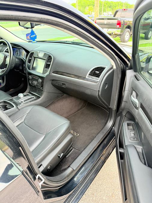 2016 Chrysler 300 4dr Sdn Limited RWD photo