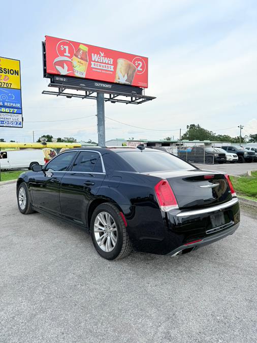 2016 Chrysler 300 4dr Sdn Limited RWD photo