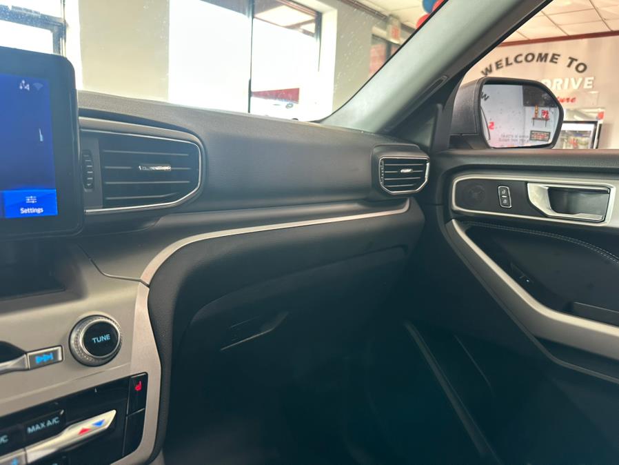 2022 Ford Explorer XLT 4WD photo