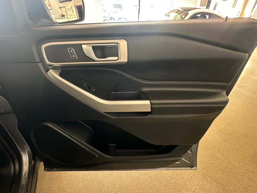 2022 Ford Explorer XLT 4WD photo