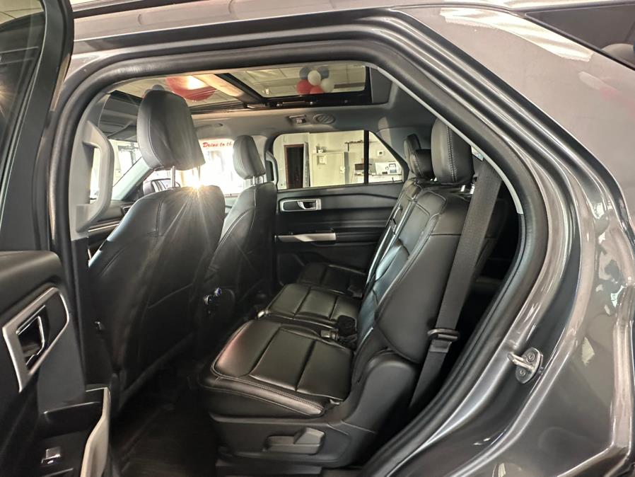 2022 Ford Explorer XLT 4WD photo