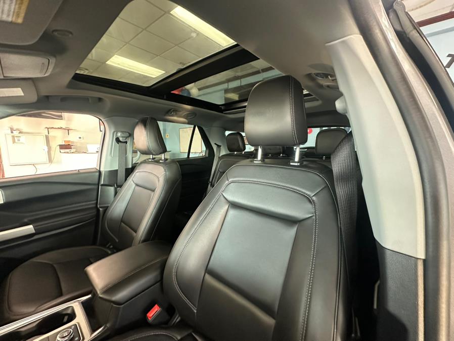 2022 Ford Explorer XLT 4WD photo
