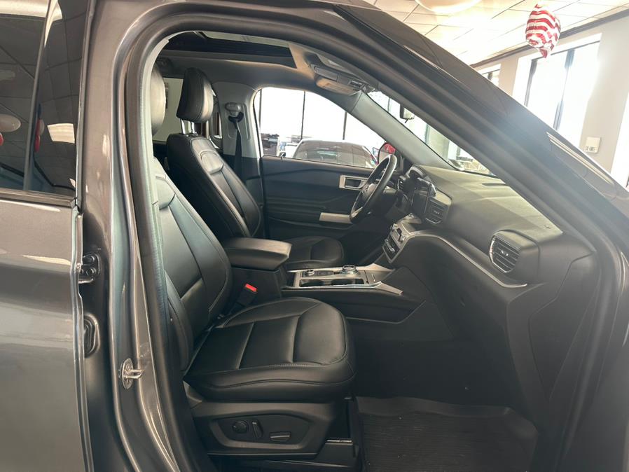 2022 Ford Explorer XLT 4WD photo