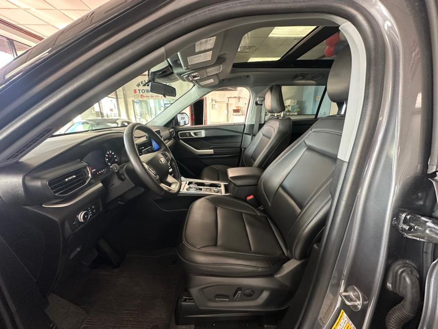 2022 Ford Explorer XLT 4WD photo