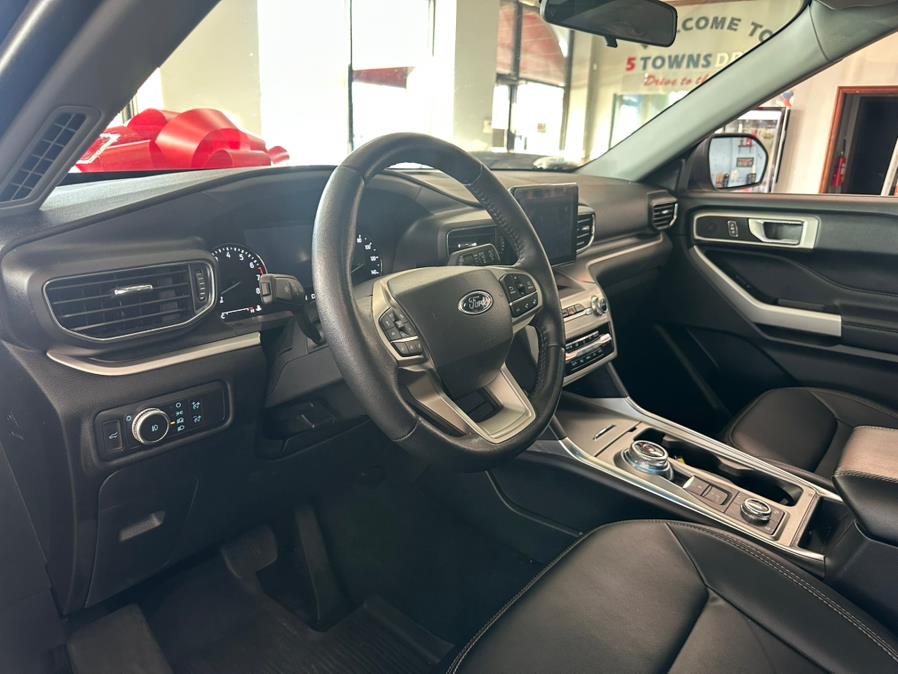 2022 Ford Explorer XLT 4WD photo