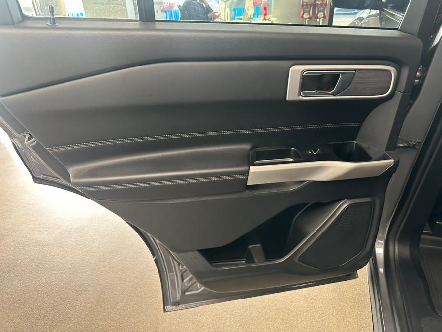 2022 Ford Explorer XLT 4WD photo