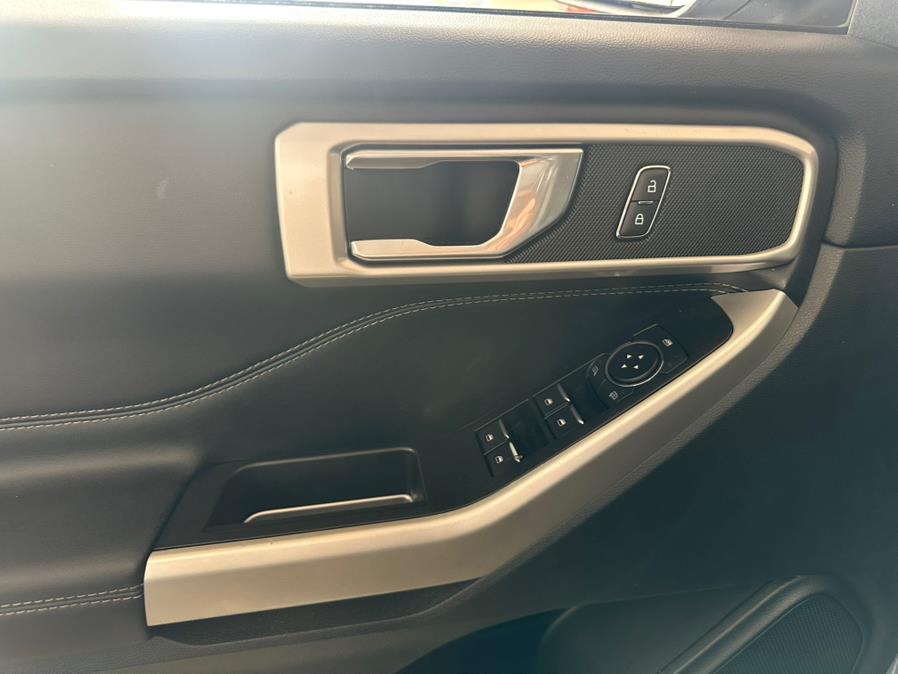 2022 Ford Explorer XLT 4WD photo