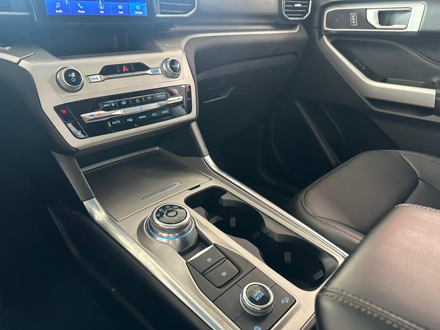 2022 Ford Explorer XLT 4WD photo