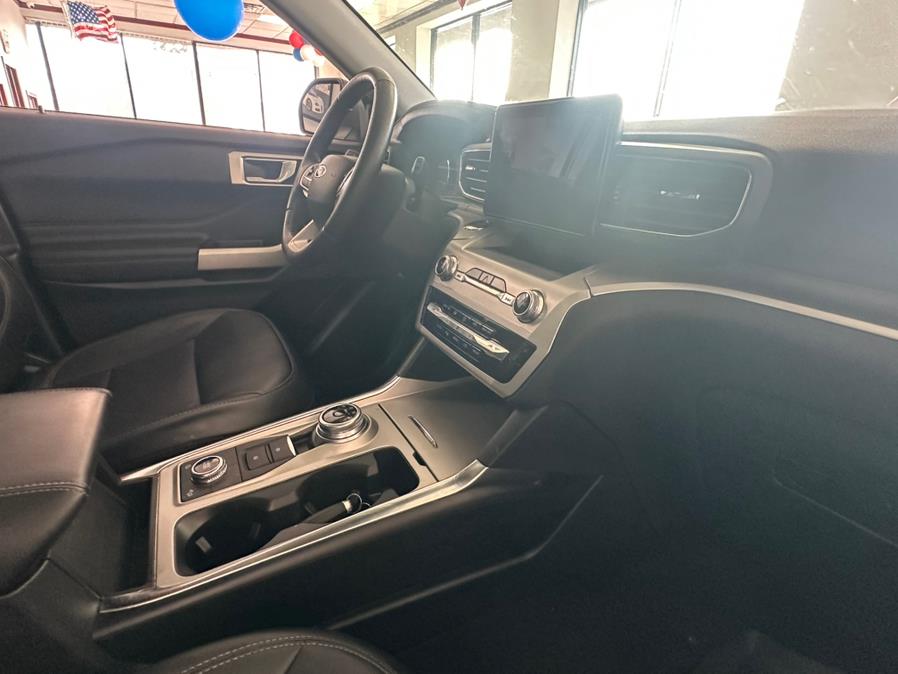 2022 Ford Explorer XLT 4WD photo