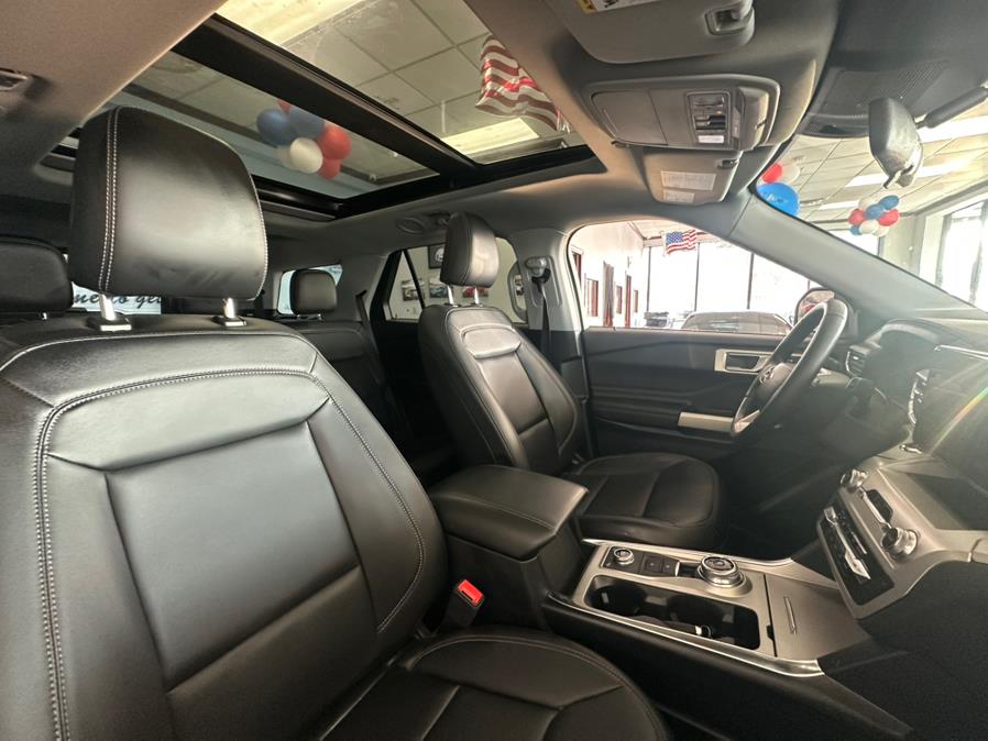 2022 Ford Explorer XLT 4WD photo