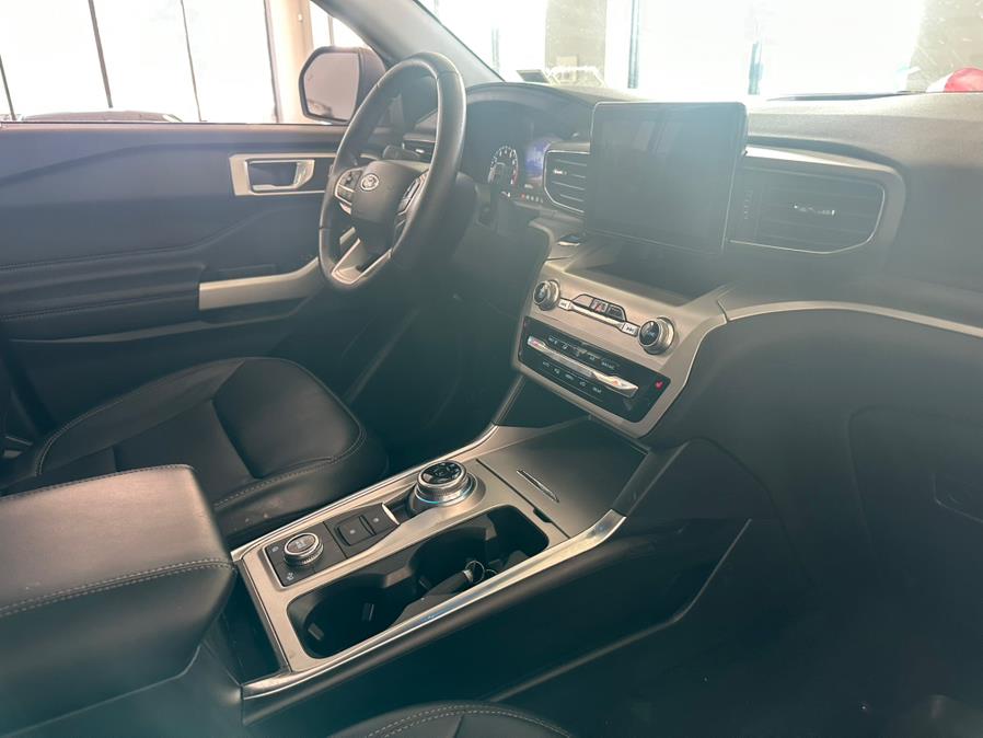 2022 Ford Explorer XLT 4WD photo