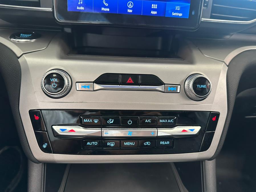 2022 Ford Explorer XLT 4WD photo