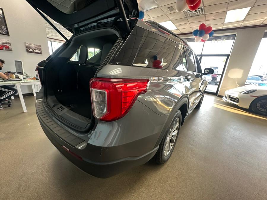 2022 Ford Explorer XLT 4WD photo