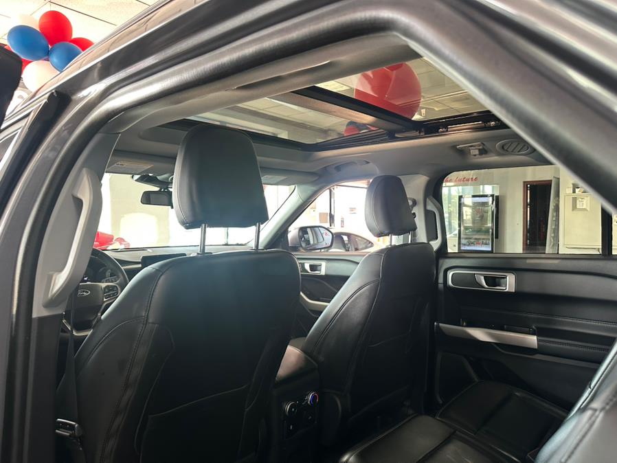 2022 Ford Explorer XLT 4WD photo
