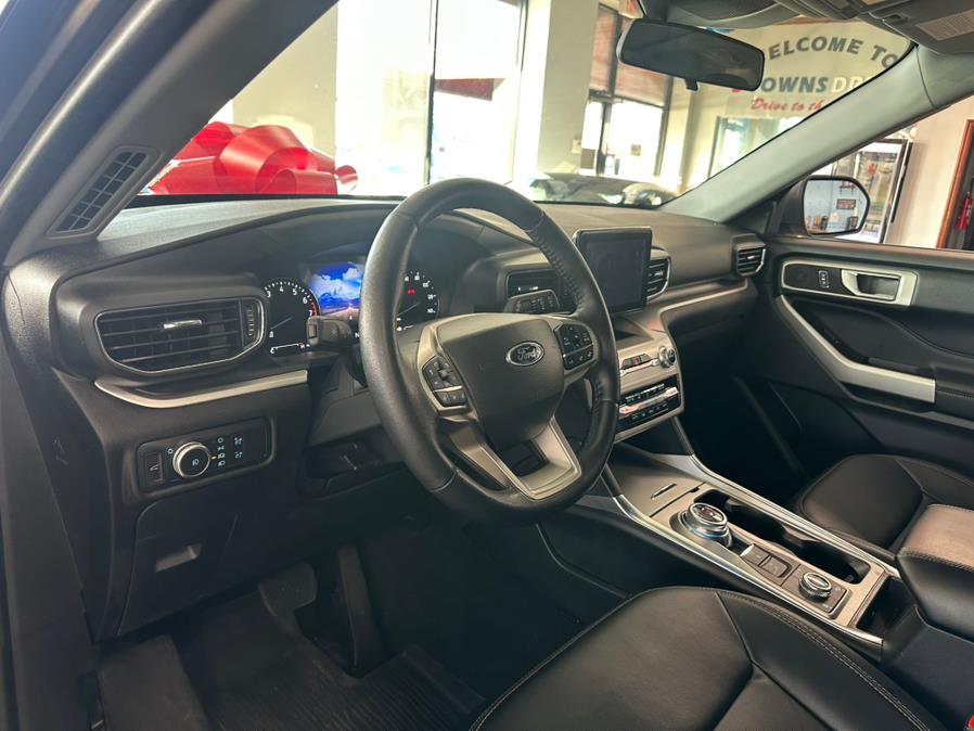 2022 Ford Explorer XLT 4WD photo