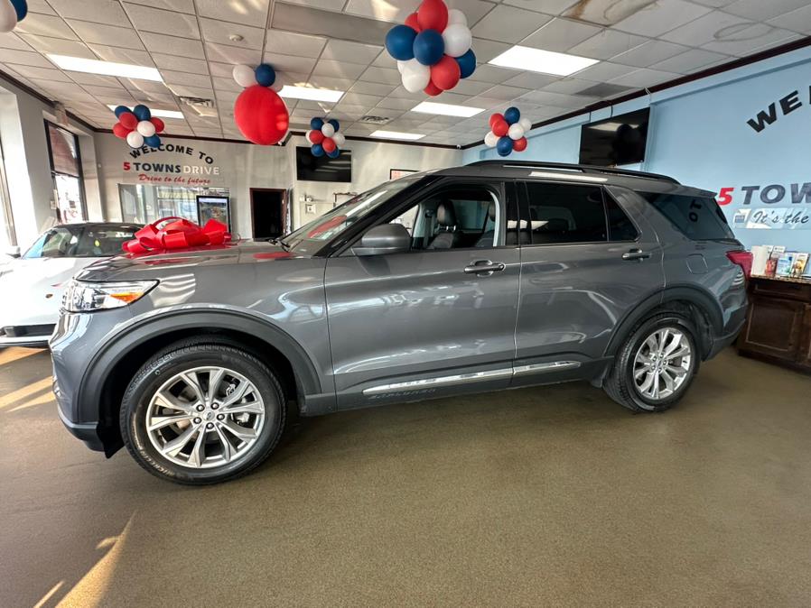 2022 Ford Explorer XLT 4WD photo