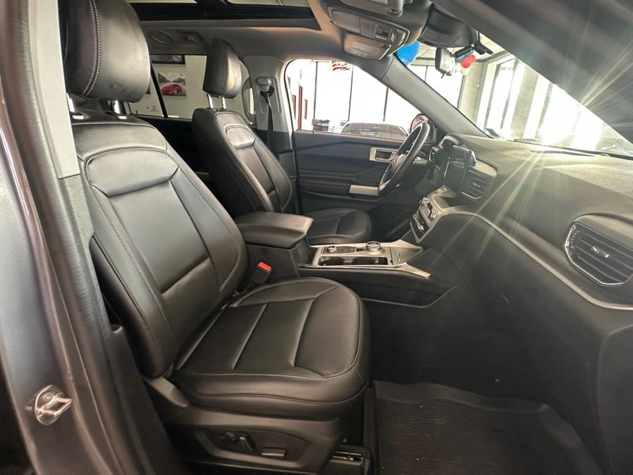 2022 Ford Explorer XLT 4WD photo
