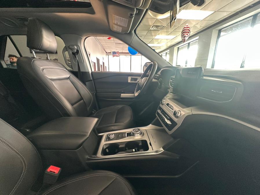 2022 Ford Explorer XLT 4WD photo
