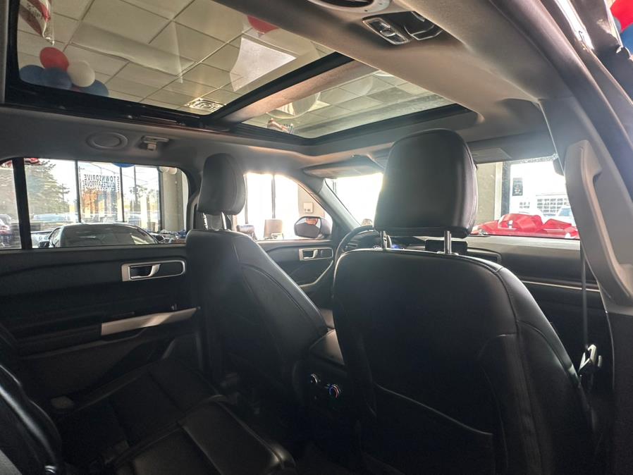 2022 Ford Explorer XLT 4WD photo