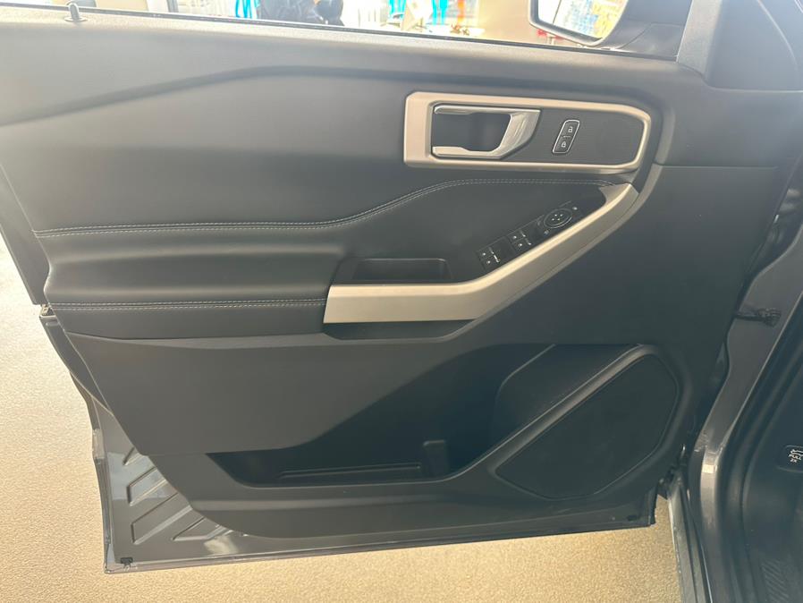 2022 Ford Explorer XLT 4WD photo