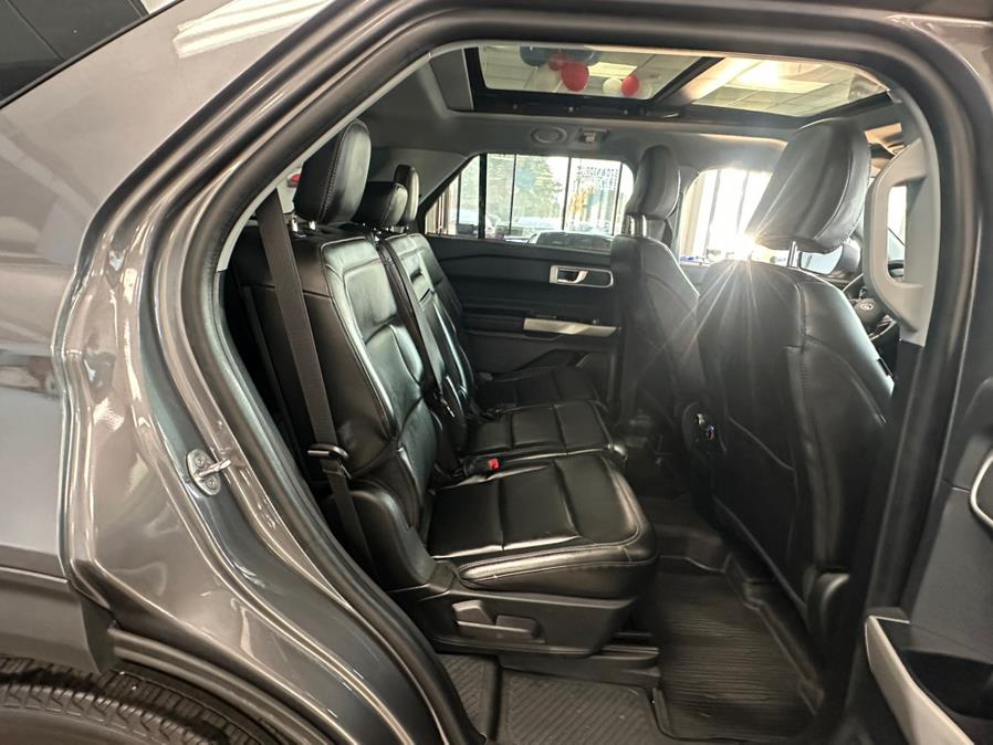 2022 Ford Explorer XLT 4WD photo