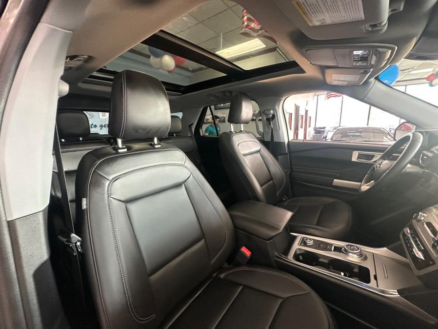 2022 Ford Explorer XLT 4WD photo