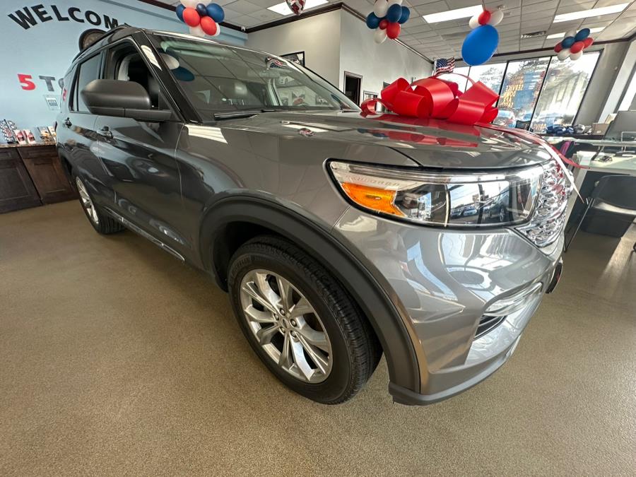 2022 Ford Explorer XLT 4WD photo