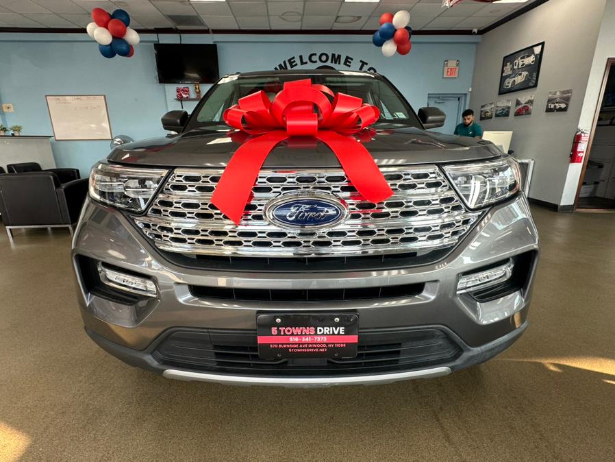 2022 Ford Explorer XLT 4WD photo