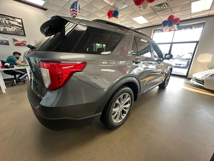 2022 Ford Explorer XLT 4WD photo