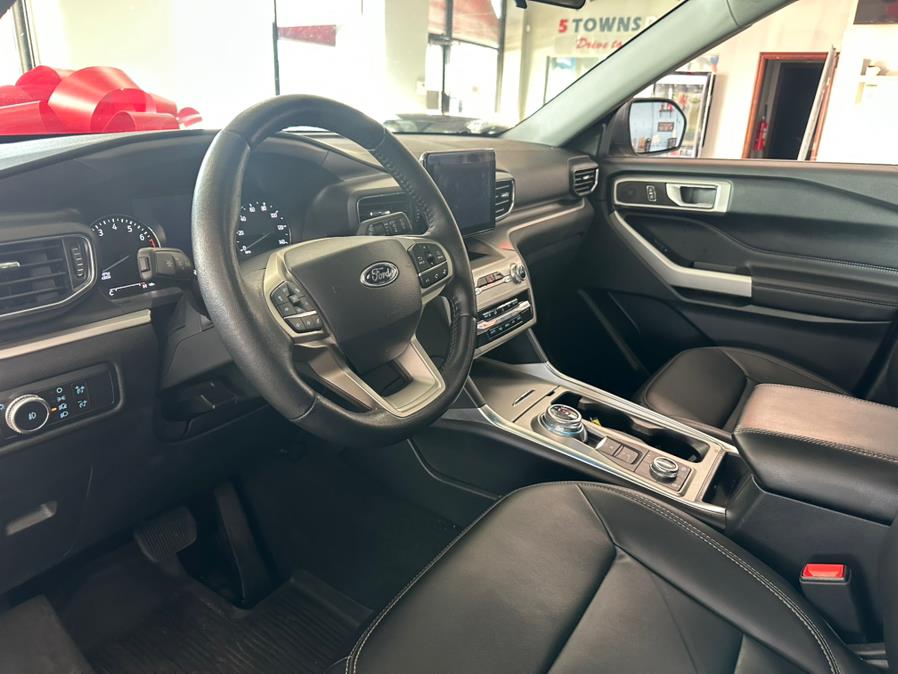 2022 Ford Explorer XLT 4WD photo