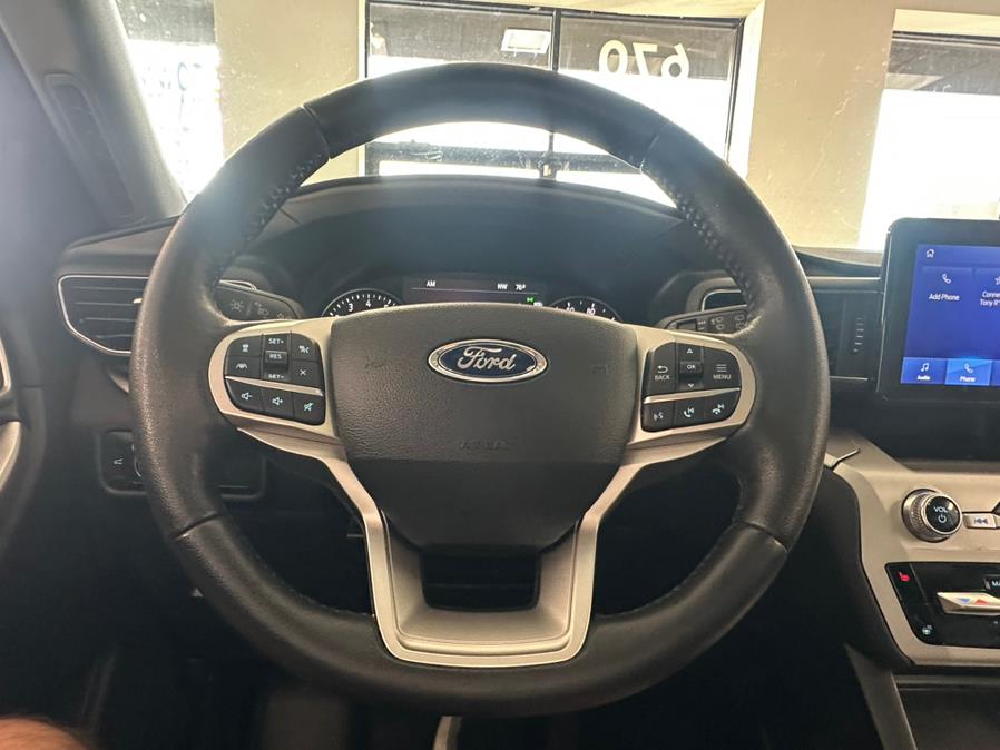 2022 Ford Explorer XLT 4WD photo