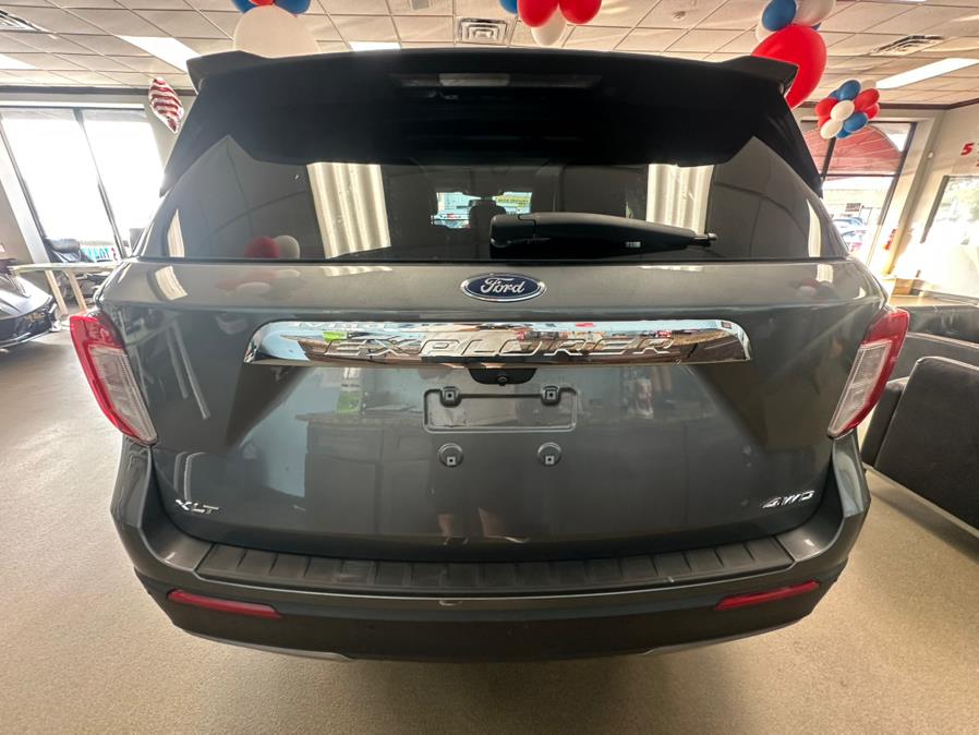 2022 Ford Explorer XLT 4WD photo