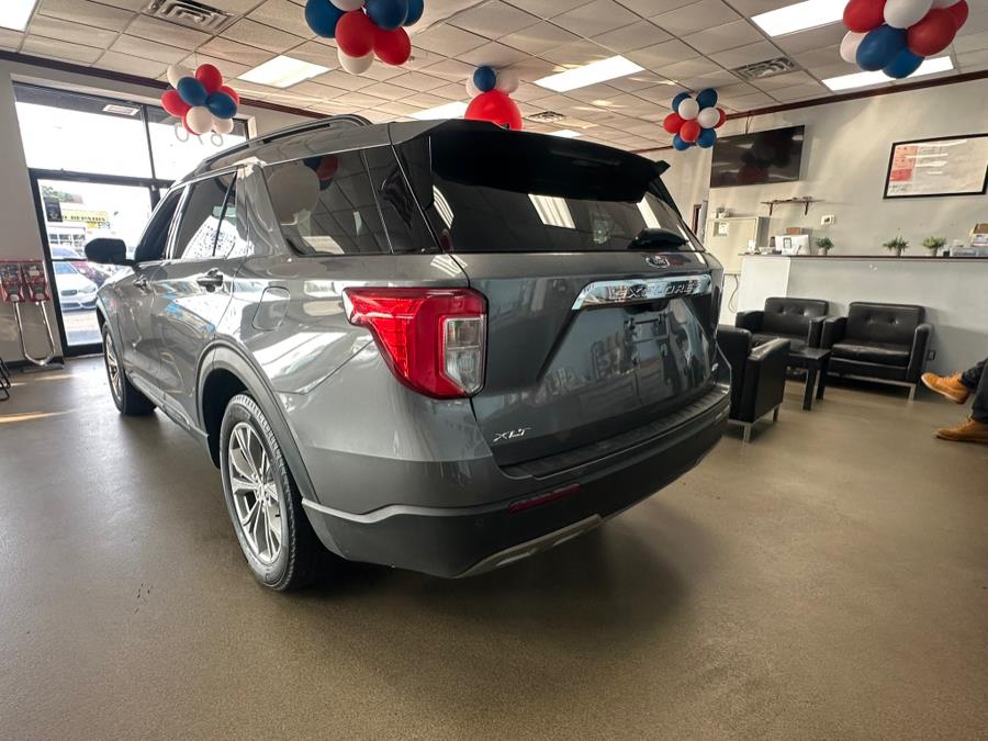 2022 Ford Explorer XLT 4WD photo