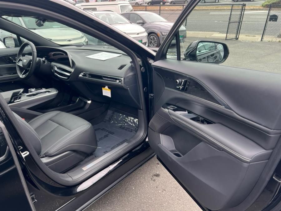 2024 Cadillac LYRIQ Luxury 450E RWD photo