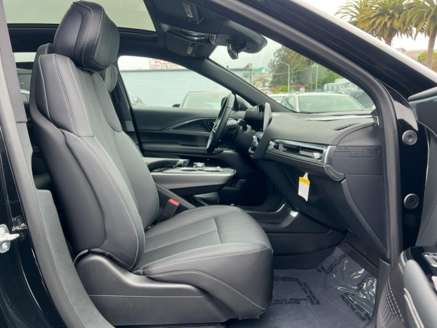 2024 Cadillac LYRIQ Luxury 450E RWD photo