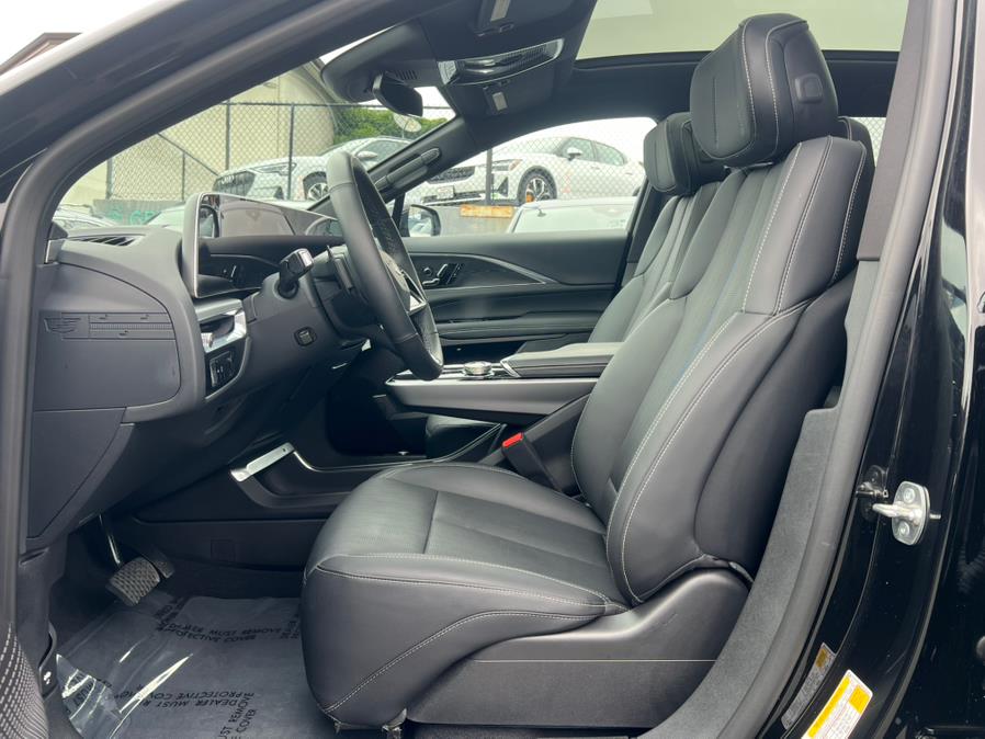 2024 Cadillac LYRIQ Luxury 450E RWD photo