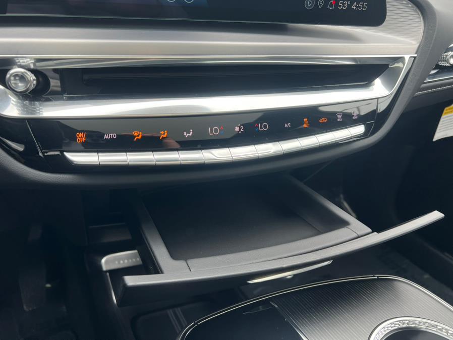 2024 Cadillac LYRIQ Luxury 450E RWD photo