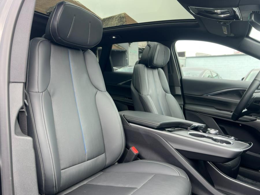 2024 Cadillac LYRIQ Luxury 450E RWD photo